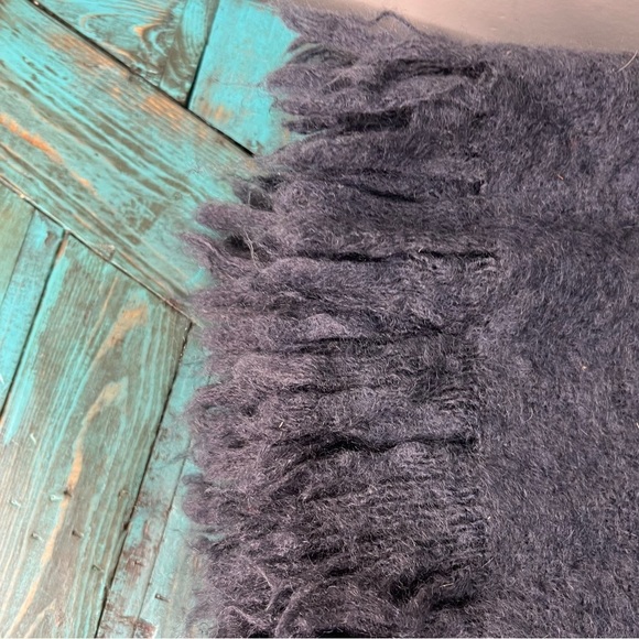 St Albans Mohair Grey Throw Fringe 49" x 70" - Picture 7 of 14